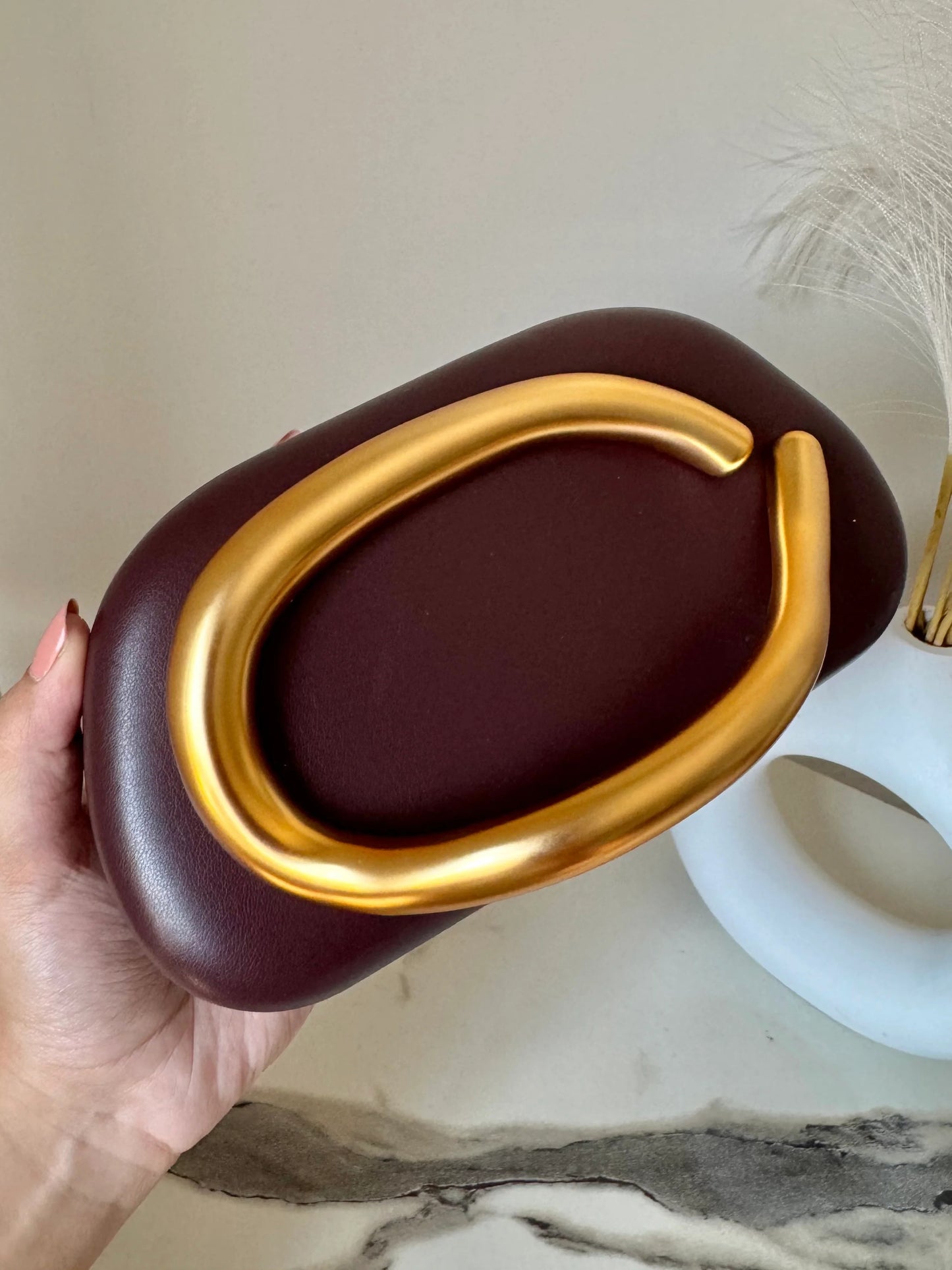 Handheld Clutch With Chain