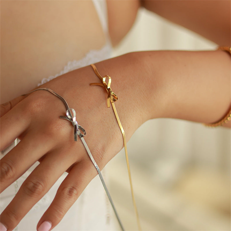 Bow Necklace