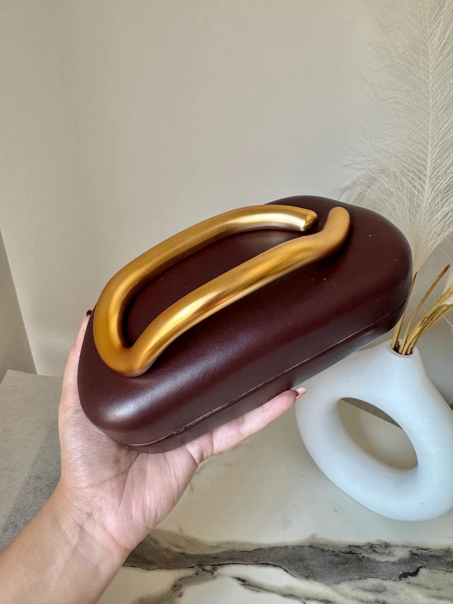 Handheld Clutch With Chain