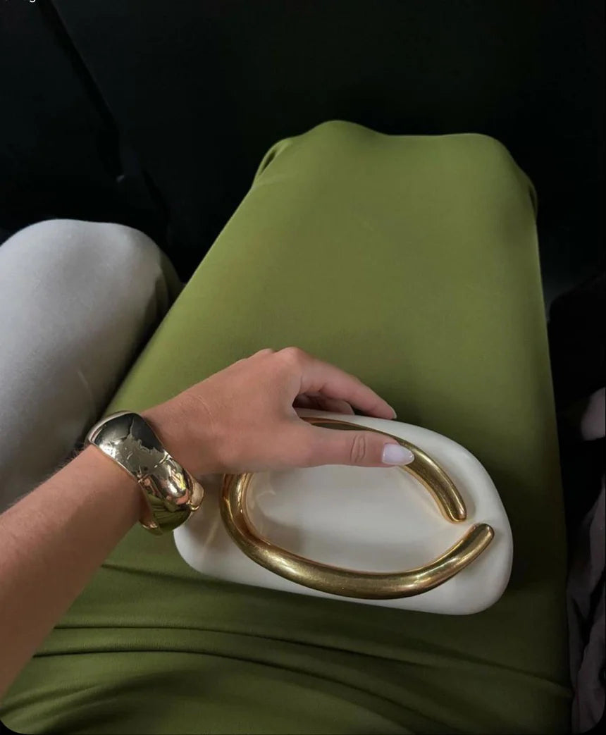 Handheld Clutch With Chain