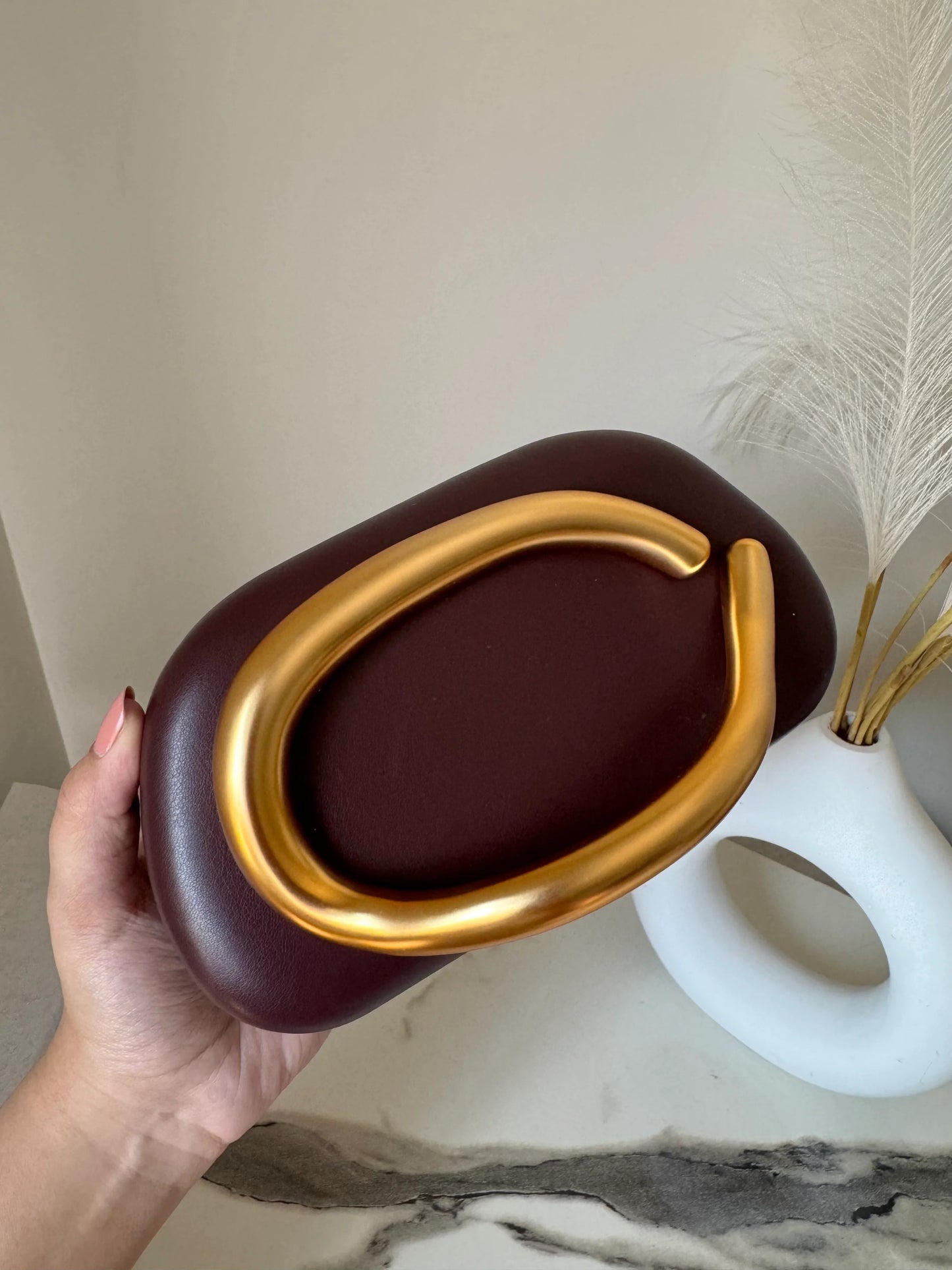 Handheld Clutch With Chain