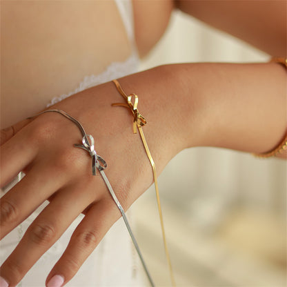 Bow Necklace